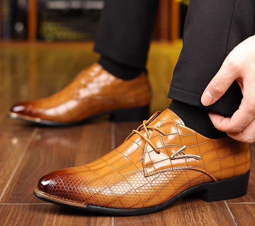 Zapatos de cuero de talla grande para hombre, zapatos formales de negocios a la moda con punta puntiaguda