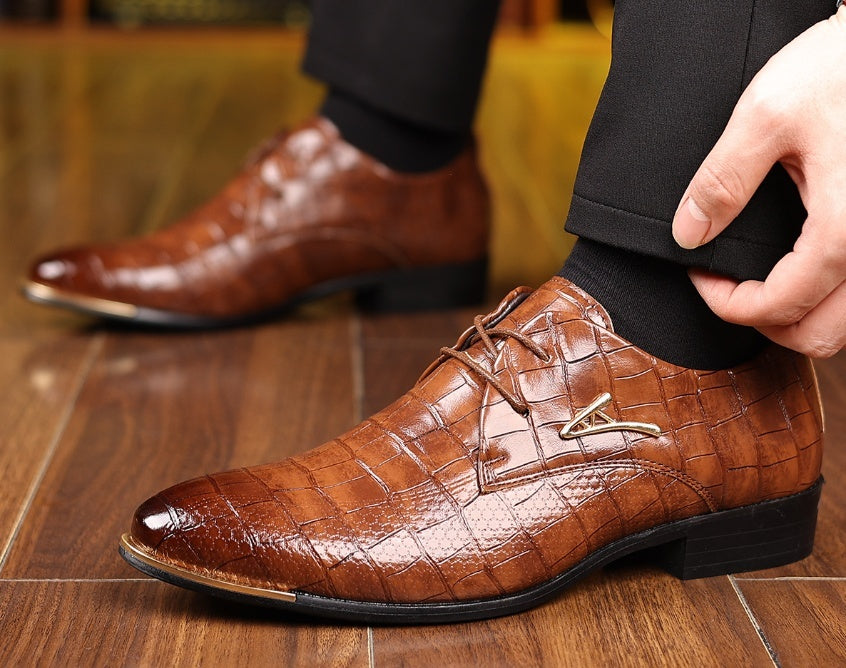 Zapatos de cuero de talla grande para hombre, zapatos formales de negocios a la moda con punta puntiaguda