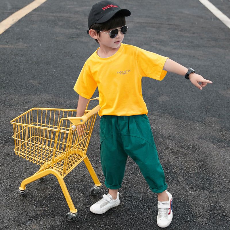 Ropa para niños. Trajes de verano para niños. Hermosos trajes de verano para niños con mangas cortas.